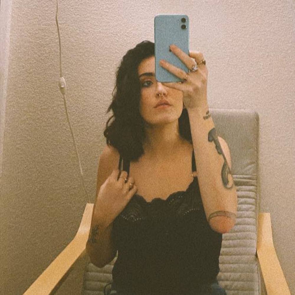 Meet your Posher, Mae